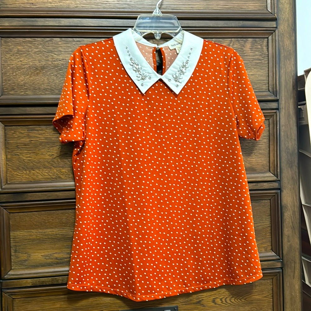 Women’s stretchy collared top M